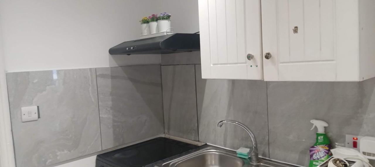 Comfortable Double Room Londen Buitenkant foto