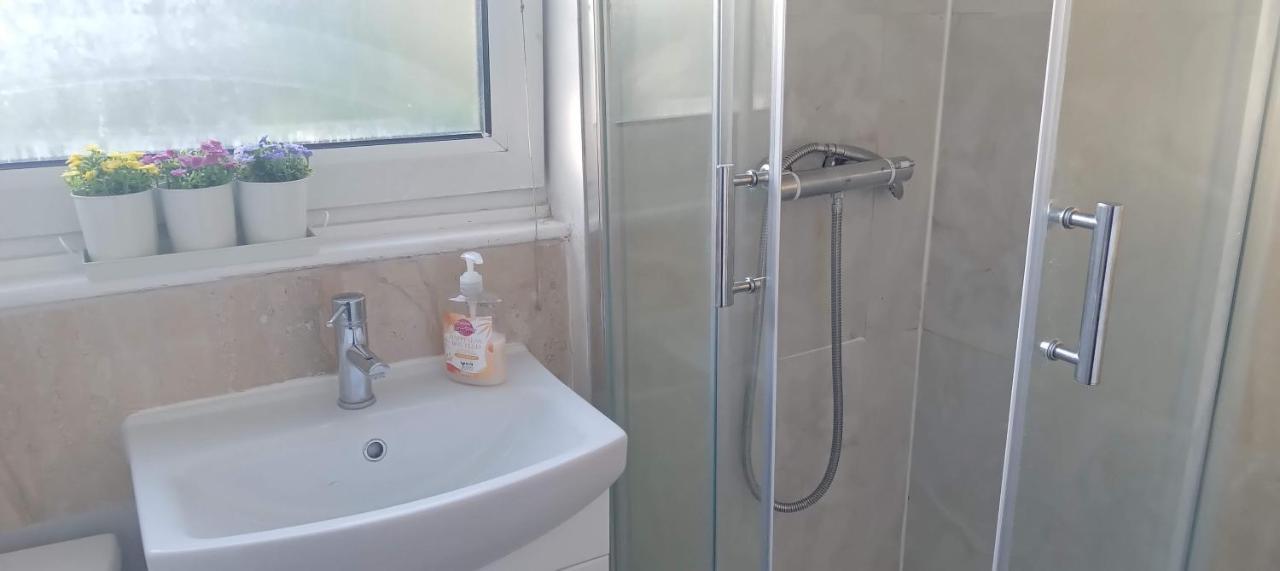 Comfortable Double Room Londen Buitenkant foto