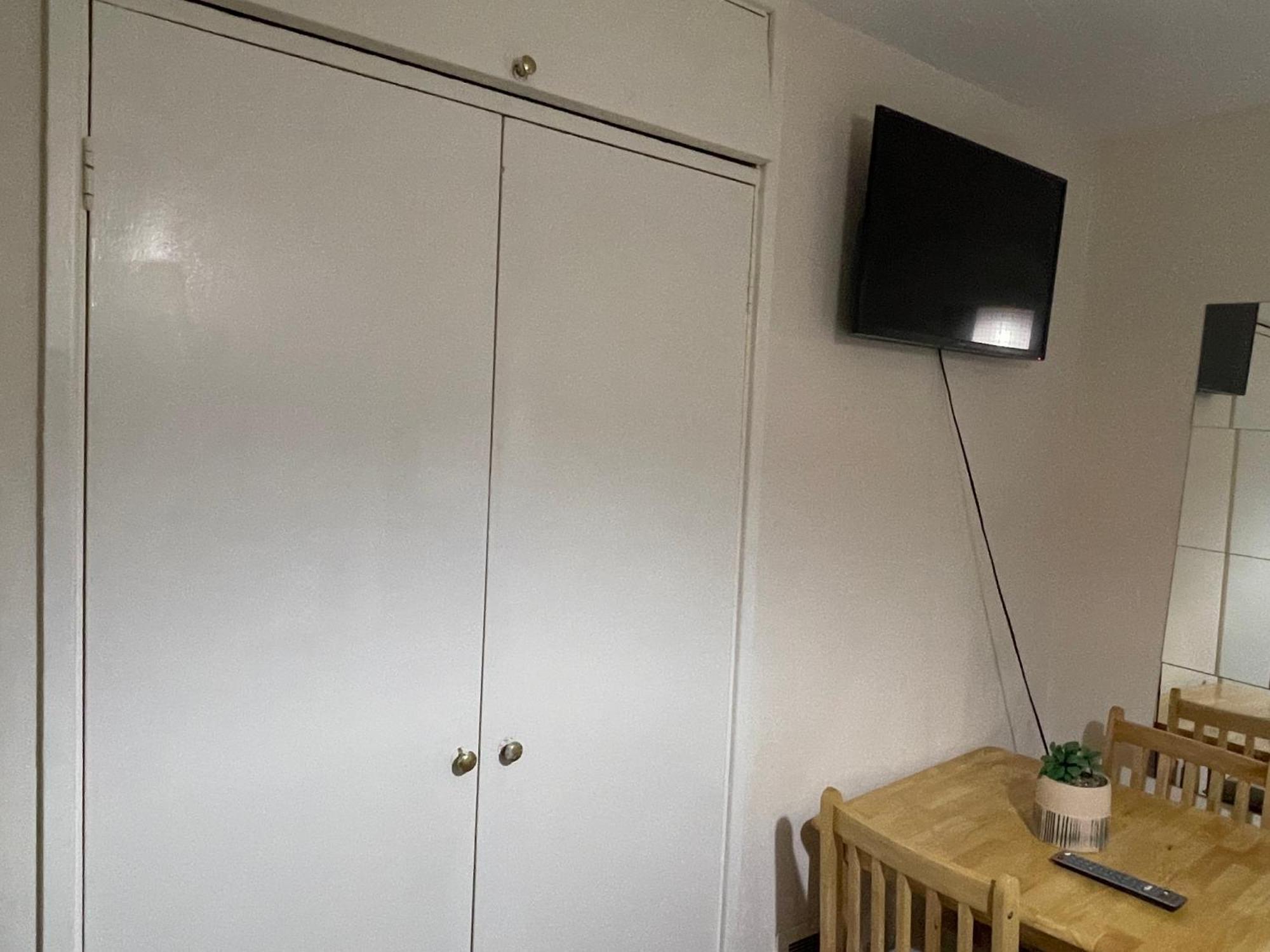 Comfortable Double Room Londen Buitenkant foto