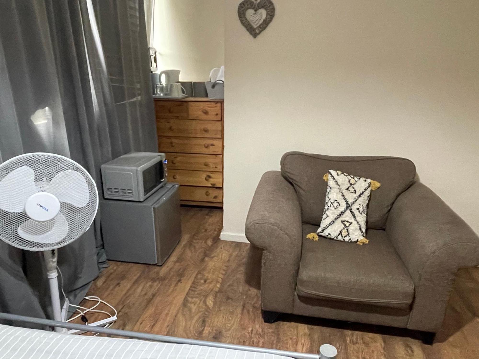 Comfortable Double Room Londen Buitenkant foto
