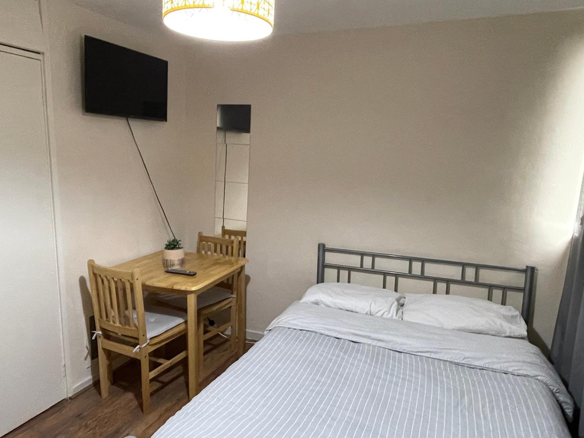Comfortable Double Room Londen Buitenkant foto